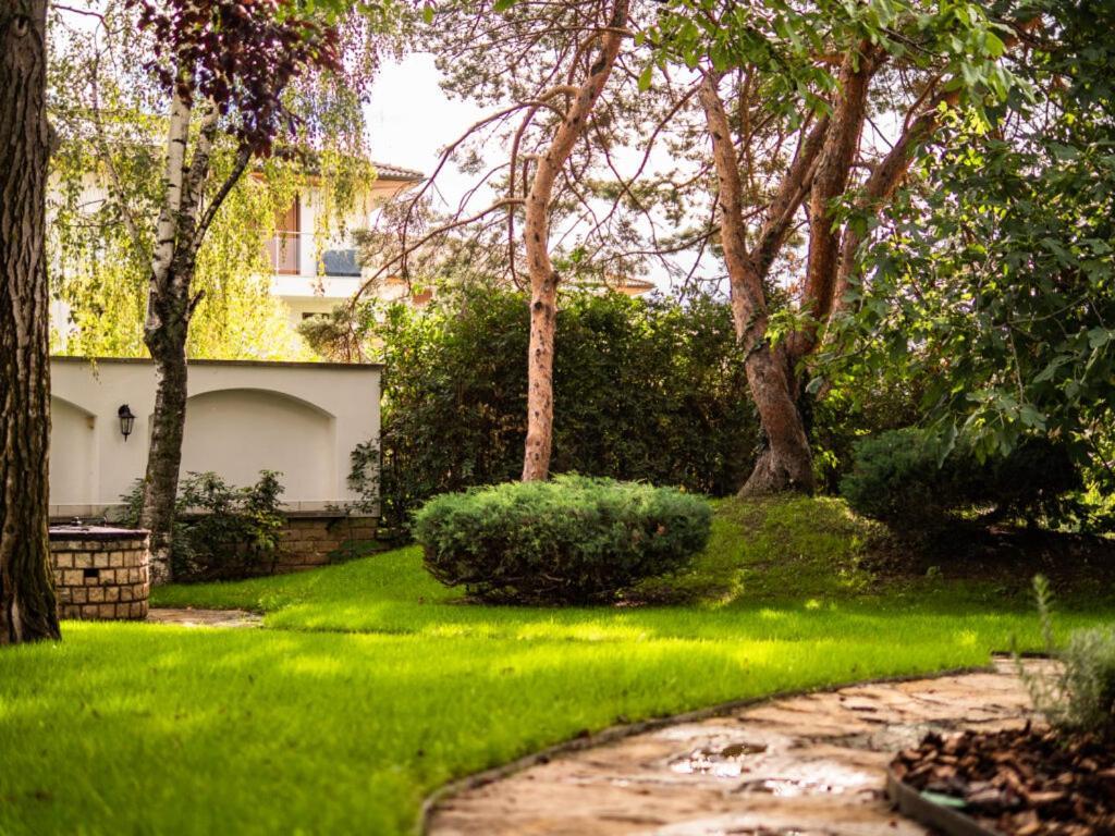 Fuege Villa Luxury & Wellness 巴拉顿菲赖德 外观 照片