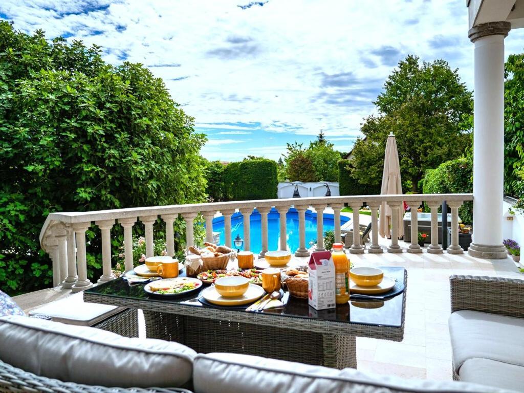 Fuege Villa Luxury & Wellness 巴拉顿菲赖德 外观 照片